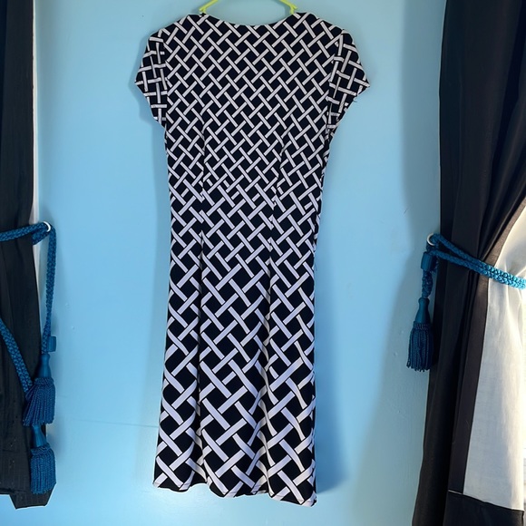 White House Black Market size 8 basket weave pattern dress - Picture 6 of 7
